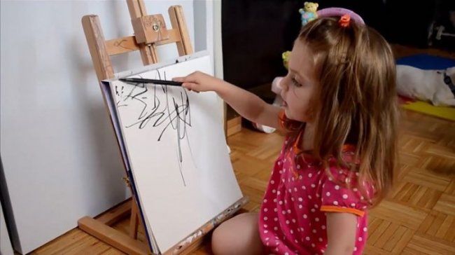 Художница превращает каракули дочери в картины