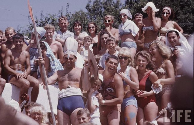 Советская молодежь 60-х на пляже