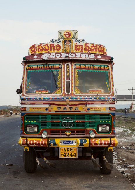 Удивительные грузовики на дорогах Индии