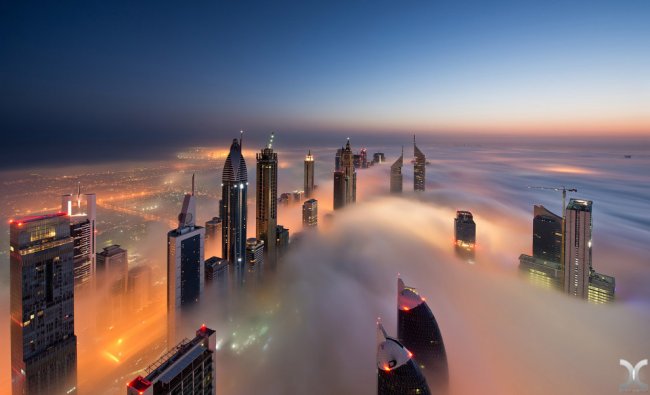 Самый высокий небоскреб в мире, плывущий в облаках