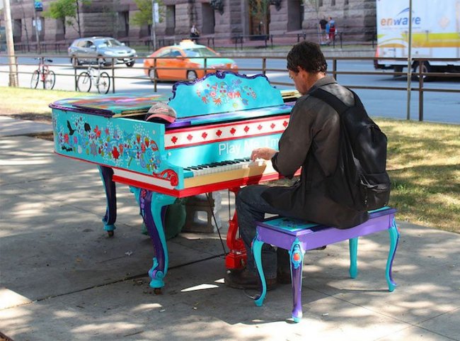 Пианино по всему миру «Play Me I’m Yours»
