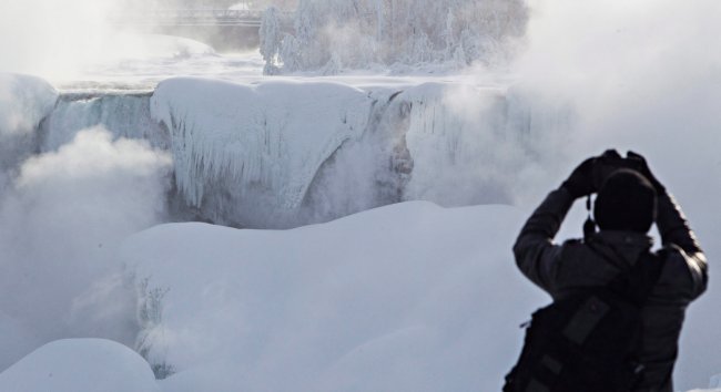 Замерзший Ниагарский водопад 2015