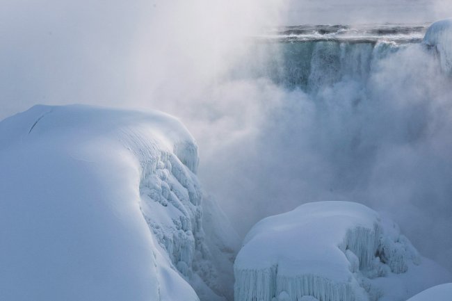 Замерзший Ниагарский водопад 2015