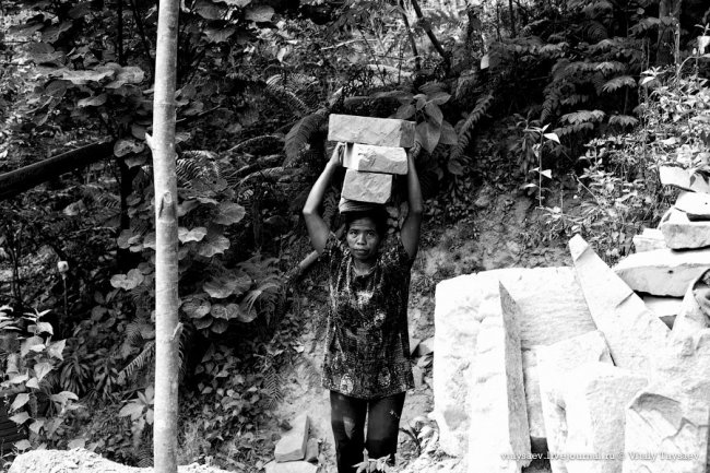 Как добывают природный камень на Бали