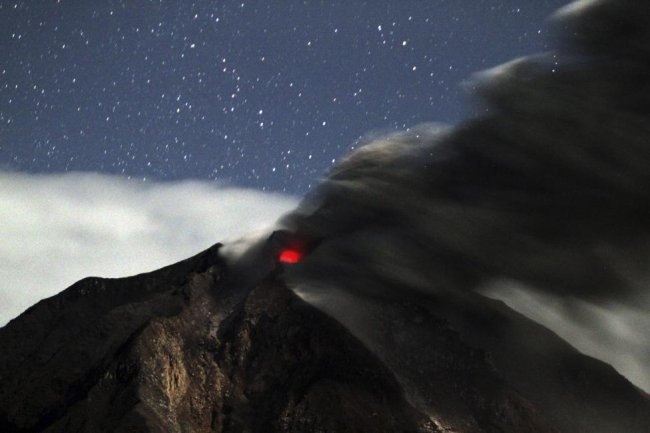 Проснувшийся вулкан Синабунг