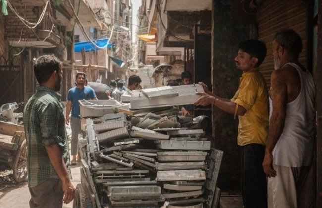Жизнь и работа на кладбище электроники в Индии