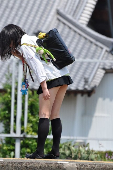 Длина юбок японских школьниц