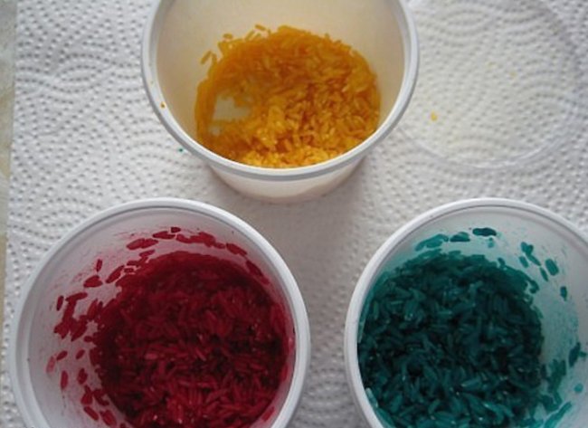 Элементарный способ покраски яиц рисом за считанные минуты