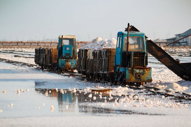 Добыча живой соли в Крыму