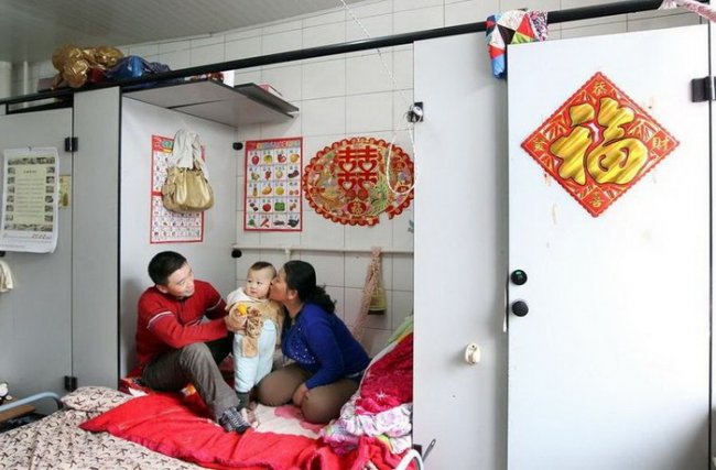 Пара молодоженов из Шэньяна вынуждены жить в туалете отеля