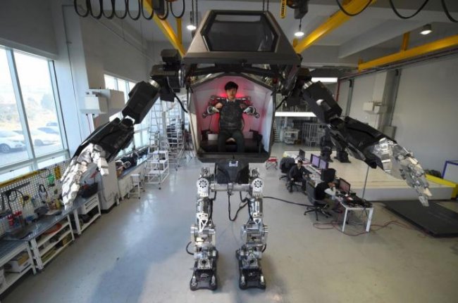Корейцы создали 4-метрового человекоподобного робота