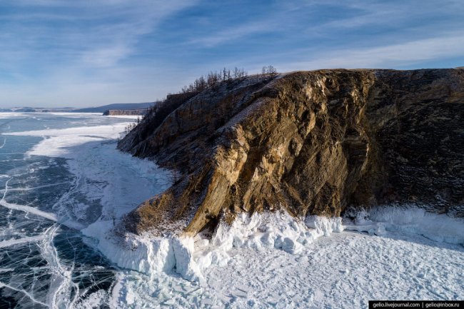 Зимний Байкал: километры прозрачного льда