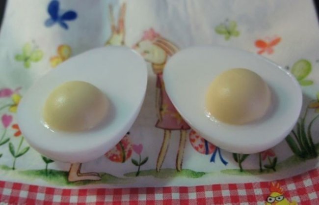 Можно ли есть вареные яйца с зеленым ободком на желтке (4 фото)