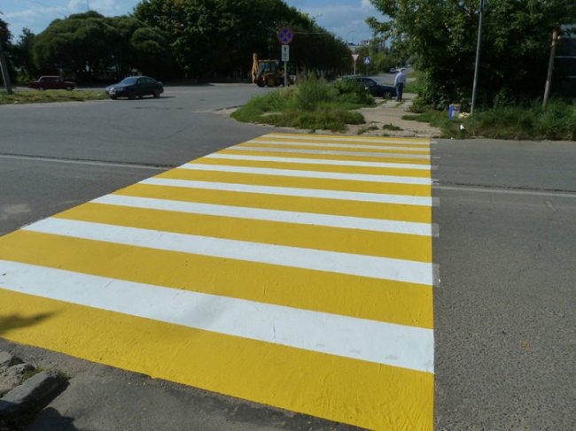 Зачем нужна желтая разметка на дорогах (5 фото)
