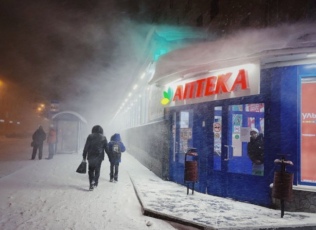 Зимний Мурманск в полярной ночи