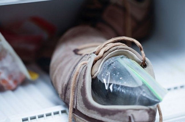 Простой способ растянуть обувь при помощи воды (5 фото)
