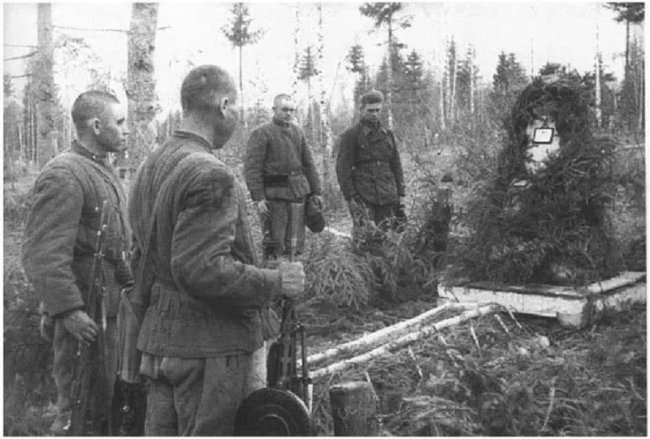 «Хоронили столько солдат, сколько помещалось в яму»: об отличиях немецких и советских могил