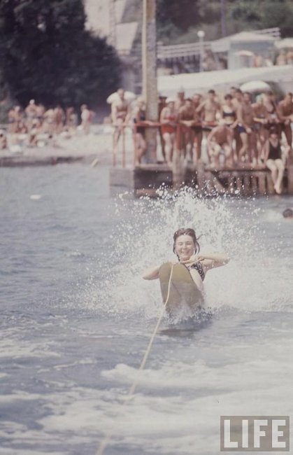 Советская молодежь 60-х на пляже