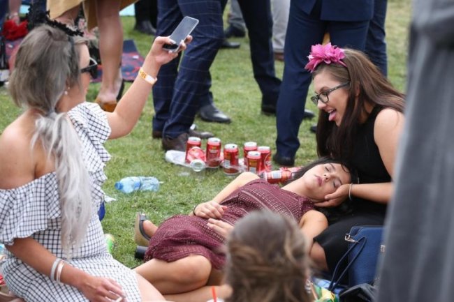 Пьяные леди на Кубке Мельбурна
